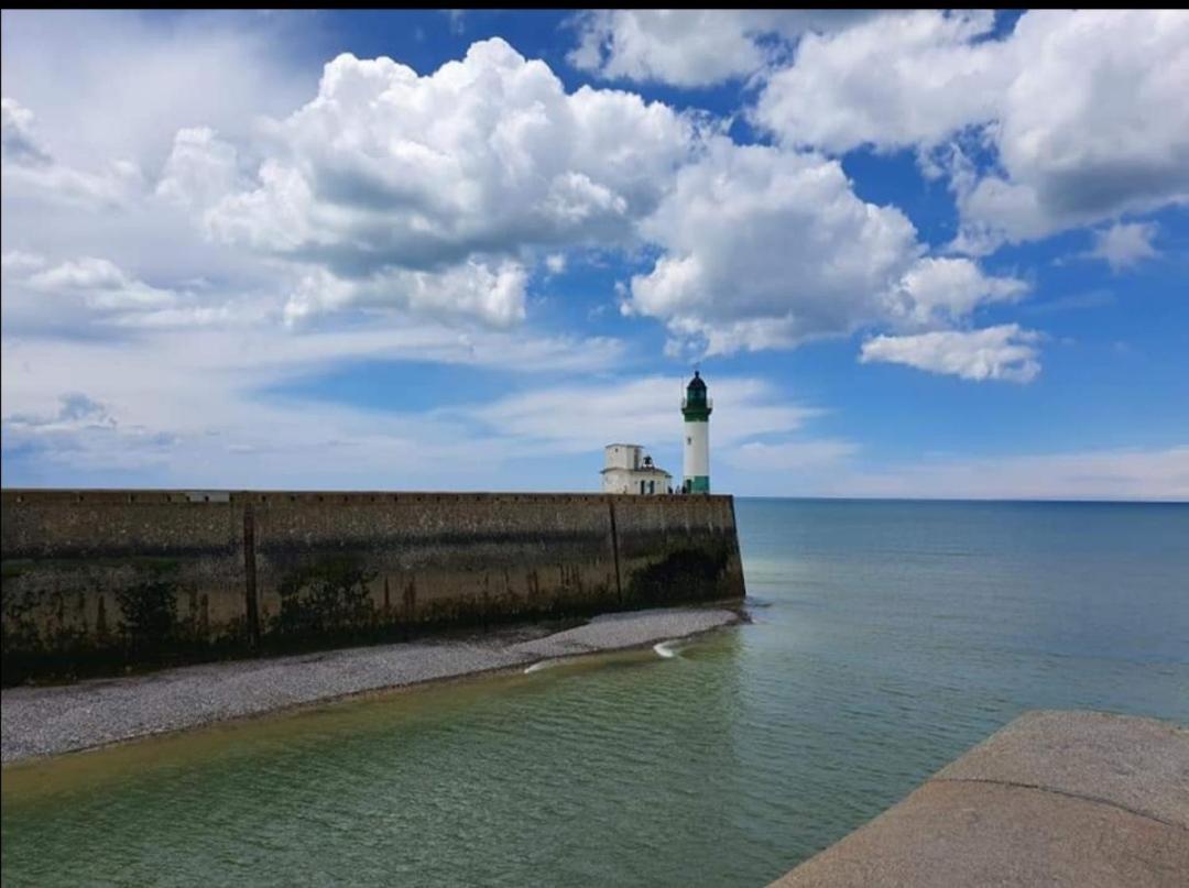 O Bord De L' Eau Le Treport
